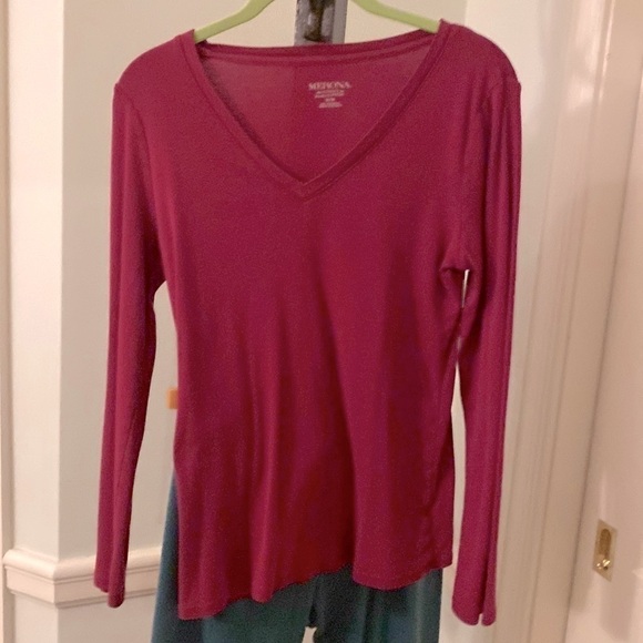 Raspberry Pink V Neck Medium Basic Top. EUC - Picture 1 of 7